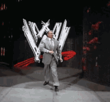 rWhrYjAY1Ww2PZLe.gif