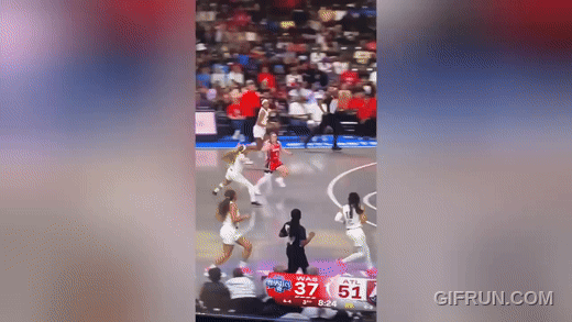 j7SBMiR0jRgHn6PM.gif