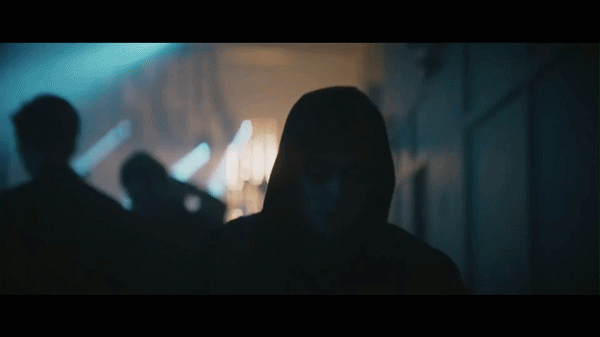 J7tjxFYt5ZdLDhjd.gif