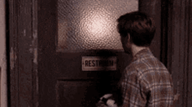 SrqEqRfMsscz5FRA.gif