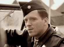 RqU2DQIiTIXuiqWz.gif