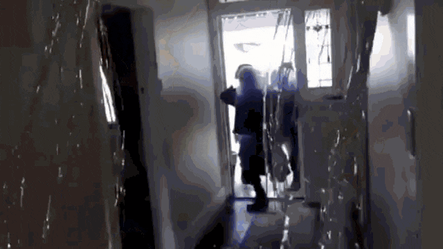 dOsQeLYgWYvVkBs7.gif