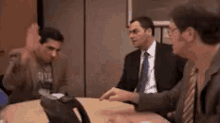 xVOor36J49BhtJLz.gif