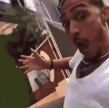 2uR7aWBVq0qrWJhT.gif