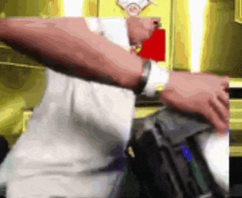 7KWblzWnSciRpaVR.gif
