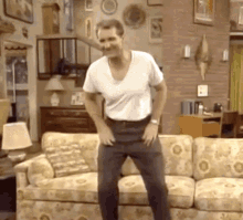 Dx78rUlNahvQWXnr.gif