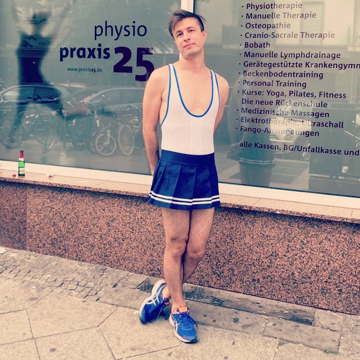 EzmgsZKudGB9vvCi.jpg