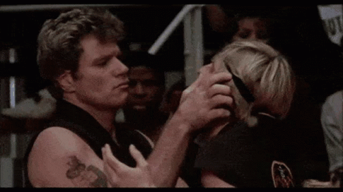 0IV82De9MvKL1GxG.gif