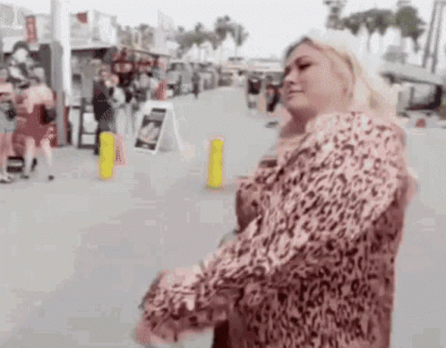 9L0GDhe8e3Mi3fyS.gif