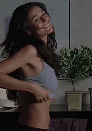 G4kmw1kEHC4XTKsS.gif