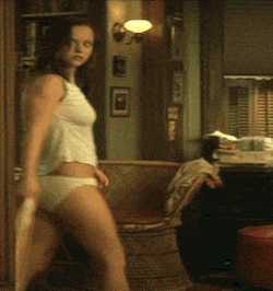 c0S20yrL2TAnMxJf.gif