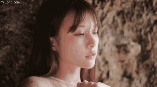 eYQrYXQAlQlxB3SO.gif