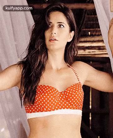 tMMJI2Q1ArEVFrl6.gif