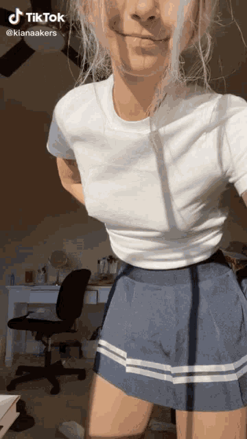 uK93sa1jPyqCreUu.gif