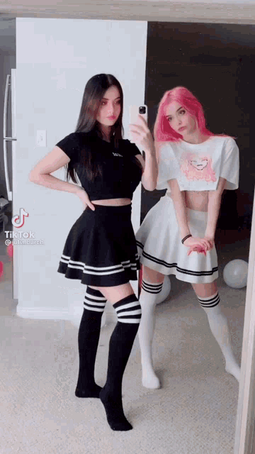 wZKs7mHdtMDlkGbp.gif