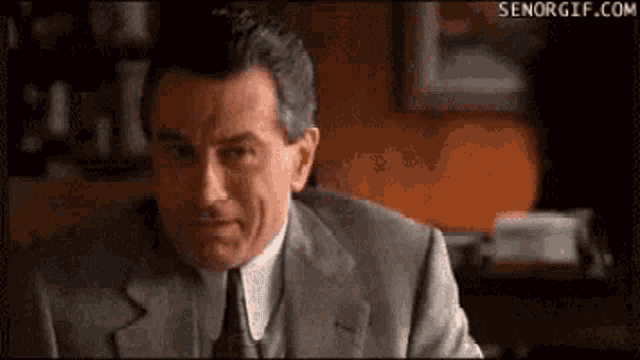 UQrpqw9pgH0mCmsW.gif