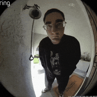 9F5CzrhU8bv4oaCQ.gif