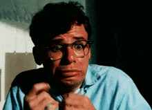 2CxsPgI08kYellAW.gif